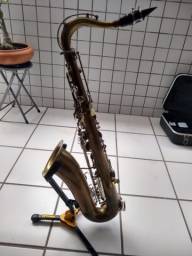 Título do anúncio: Saxofone Tenor Conn 22 Americano Desplacado Lindo