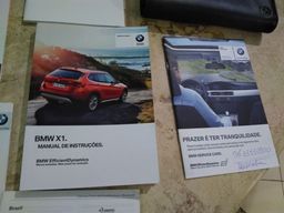 Título do anúncio: Kit Manual completo BMW x1 2015 original com capa protetora.