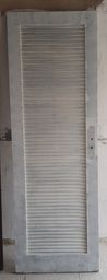 Título do anúncio: Porta de madeira com veneziana - porta veneziana de 70 cm