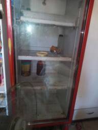 Título do anúncio: Vendo geladeira espositora funcionando perfeitamente. Valor 1.400 reais 