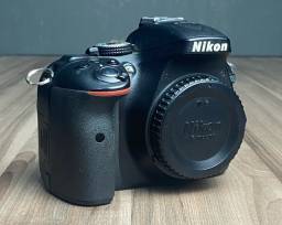 Título do anúncio: Câmera Profissional DSLR Nikon D5300 Semi-Nova Menos de 7k de cliques! 
