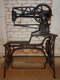 Título do anúncio: Máquina de costura antiga industrial 
