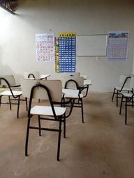 Título do anúncio: Cadeira de Madeira  para reforço escolar preço negociável