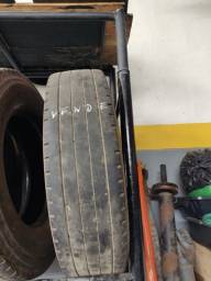 Título do anúncio: Lote de 9 pneus usados 275/80 R22.5 e 2 pneus usados 295/80 R22.5