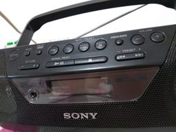 Título do anúncio: Sony portatil AM-FM,CD,MP3,entrada USB,entrada auxiliar,saida fone ouvido,energia e pilha