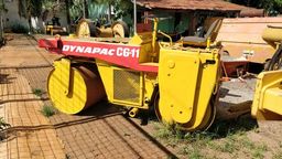 Rolo compactador tapa buracosvl vibrat�rio Dynapac CG11