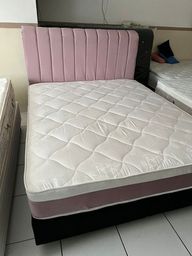 Título do anúncio: cama box queen size com cabeceira 