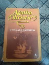 Título do anúncio: Livro o cavalo amarelo de Ágatha Christie