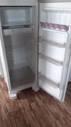 Título do anúncio: Refrigerador esmaltec 245L, seminovo em perfeito funcionamento.