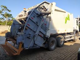 Título do anúncio: Coletor compactador de lixo  usimeca