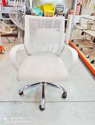 Título do anúncio: Nova/Nunca usada - Cadeira giratória com regulagem de altura R$399,00