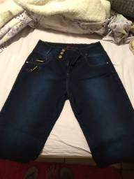 Título do anúncio: Calça jeans tam 52 nova bastante elastano  70 reais