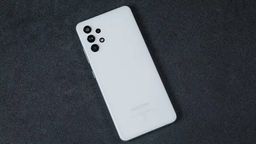 Título do anúncio: Samsung a32 branco impecável