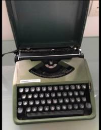 Título do anúncio: Máquina de Escrever Olivetti Lettera 82 Antiga