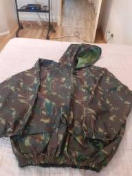 Título do anúncio: Jaqueta camuflada impermeável original do Exército <br>Tam G<br>