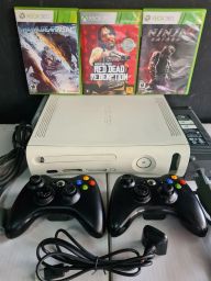 Vendo Xbox 360 com 2 controles, Kinect e 9 jogos - Videogames - Realengo,  Rio de Janeiro 1244723414