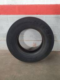 Título do anúncio: Vendo 02 pneus(carcaças)  295/80 ´para recapar