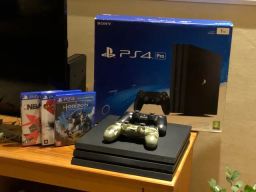 ps4 pro + 2 controles+ 4 jogos - Videogames - Centro, Florianópolis  1245397556