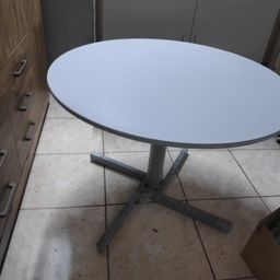 Título do anúncio: mesa redonda sem cadeiras semi nova 