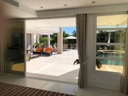 https://img.olx.com.br/thumbs256x256/11/110512403608786.jpg