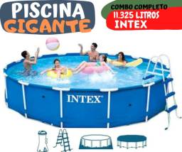 Título do anúncio: Piscina Gigante 11.325 L. | Combo c/ Bomba de Filtrar, Capa, Forro, Escada + Boia Sereia.