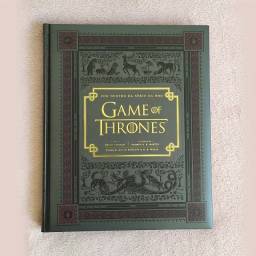Título do anúncio: Livro Game of Thrones - Por dentro da série da HBO em ótimo estado