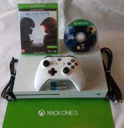 XBOX ONE S 1TB Com Garantia LOJA FABGAMES - Antiguidades - Santa Cruz, Juiz  de Fora 1257160123