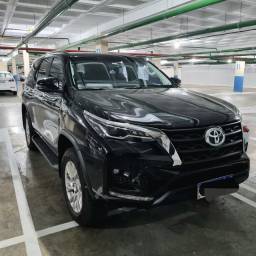 Título do anúncio: Toyota Hilux SW4 2021/2021 2.7 flex srv 7l 4x2 automático - Preta