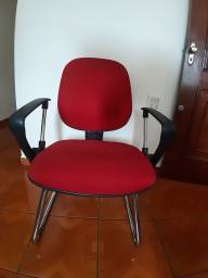 Título do anúncio: Cadeira escritório vermelha fixa