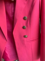 Título do anúncio: blazer rosa tamanho m botões dourado com detalhes
