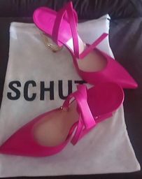 Título do anúncio: Vendo scarpin novo, rosa, da Schutz, lançamento 430 reais