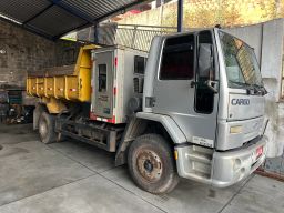 https://img.olx.com.br/thumbs256x256/13/132645438171933.jpg