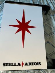 Título do anúncio: Vendo  luminoso   Stella artois novo  na caixa   