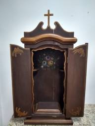 Título do anúncio: Oratório antigo de madeira -com altar*- item religioso