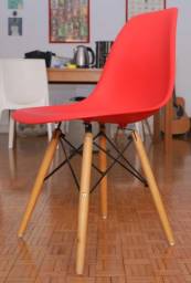 Título do anúncio: 4 Cadeiras Charles Eames Eiffel vermelhas.