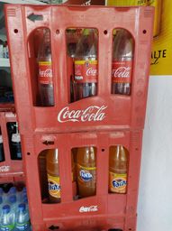 Título do anúncio: Grade Coca-Cola e Fanta Retornável 2L (GARRAFEIRA E VASILHAMES)