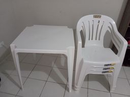 Título do anúncio: Mesa plástica com 3 cadeiras