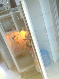 Título do anúncio: geladeira fros fre facilite bem cuidada