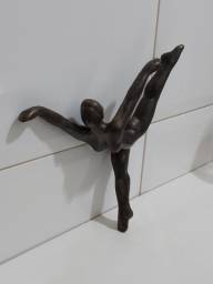 Título do anúncio: Escultura feminina mulher em bronze: "A Bailarina"