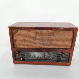 Título do anúncio: Rádio antigo caixa de madeira 