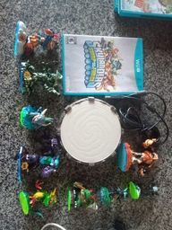 Título do anúncio: Wii U. jogo skylanders + plataforma e 9 bonecos usados, sendo 8 em perfeitas condições