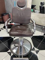 Título do anúncio: Cadeiras reclináveis para barbearia usadas em ótimo estado 