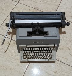 Título do anúncio: Relíquia! Máquina de Escrever Olivetti Linea98, muito conservada!