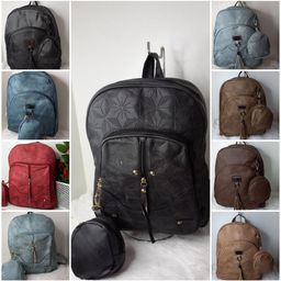 Título do anúncio: Lindas mochilas feminina, material resistente e impermeável r$130,00 entrego.