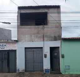 Título do anúncio: Casa com laje na rua Zuca Sampaio