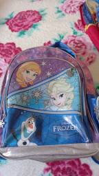 Título do anúncio: Vendo mochila grande da Frozen 