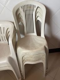 Título do anúncio: Cadeira de plástico branca usada