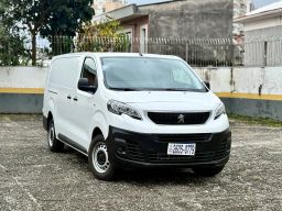 https://img.olx.com.br/thumbs256x256/15/153674520320418.jpg