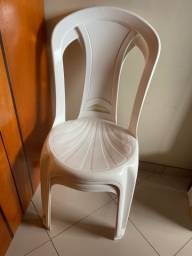 Título do anúncio: Cadeira de plástico branca usada 