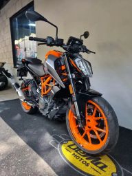 https://img.olx.com.br/thumbs256x256/15/156584150334686.jpg